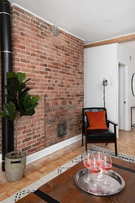 Townhouse Oldmtl Vibe Patio Yard 8 Guests+Parking Apartment Montreal Exterior photo